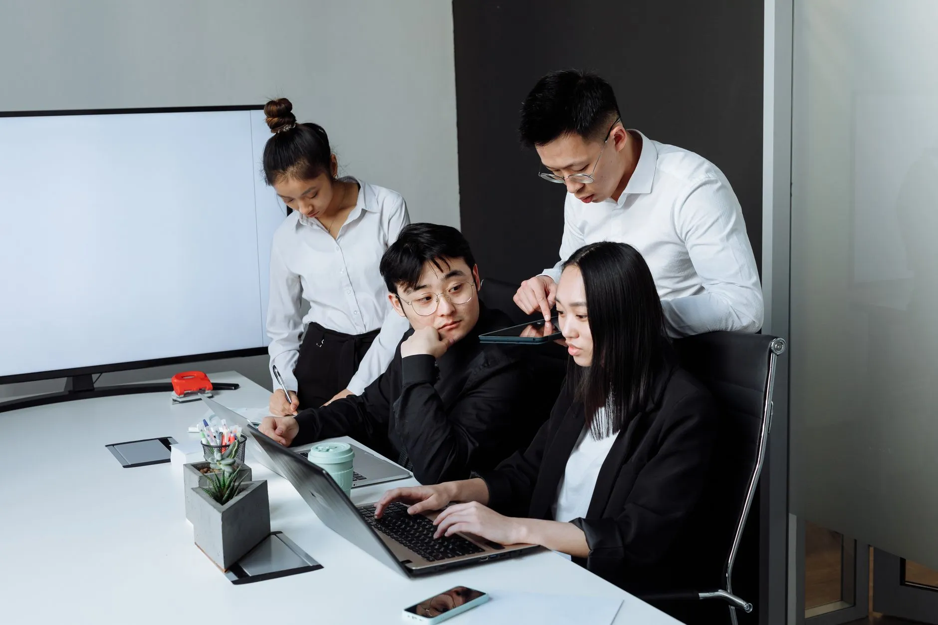 螺蛳粉门店托管服务模式对比分析：自营与托管运营效率差异