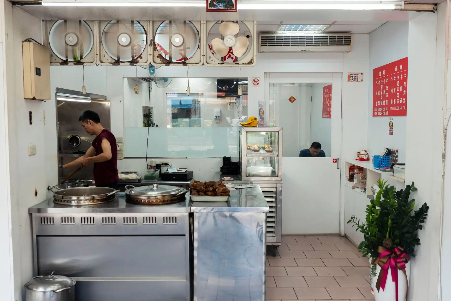 餐饮连锁运营新趋势：螺蛳粉门店托管模式如何助力创业者降本增效正文配图 1